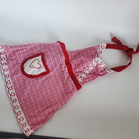 Toddler Valentines day apron - Picture 3 of 5